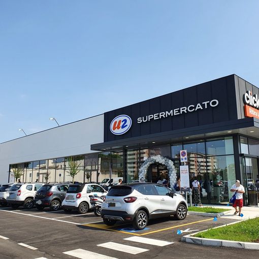 Il supermercato sul Sempione. Sotto, l'interno dell'U2 e il nuovo negozio Scavolini