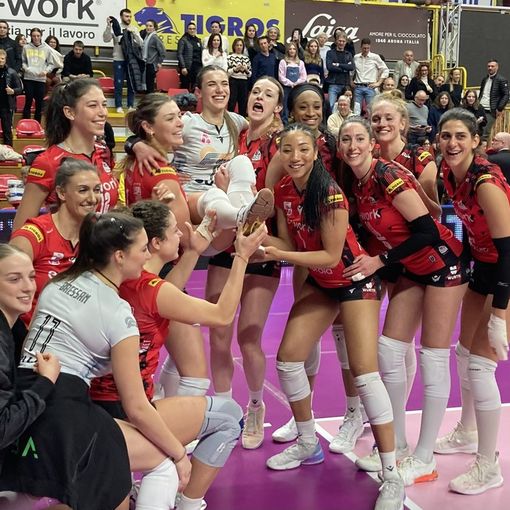 La Uyba è su di giri, vittoria e tre punti con Vallefoglia