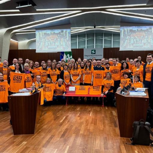 VIDEO. Silenzio e rumore in Consiglio regionale per le donne vittime di violenza