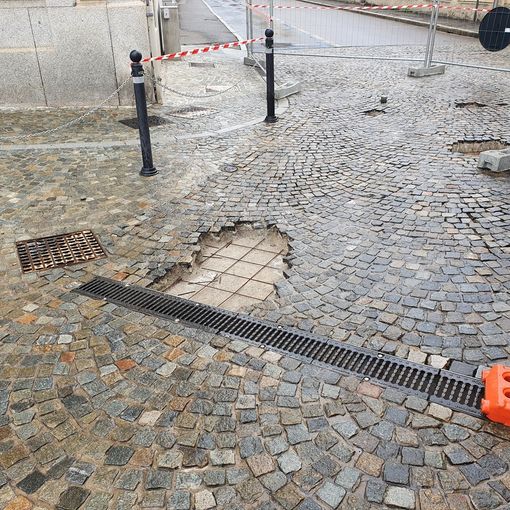 Piazza Vittorio Emanuele: qualche inversione, poca pioggia e tanta speranza che sia la volta buona