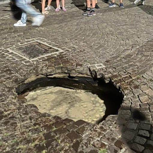 Olgiate. Voragine nell’asfalto a causa della rottura di un tubo dell’acqua