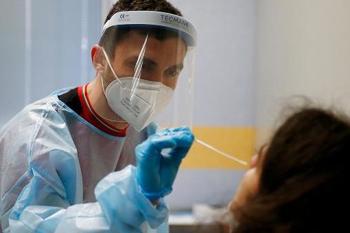 Covid, in provincia di Varese 634 contagi. In Lombardia 8.115 casi e 12 decessi