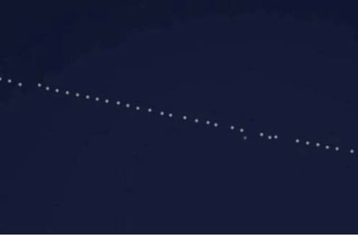 I satelliti Starlink nel cielo notturno