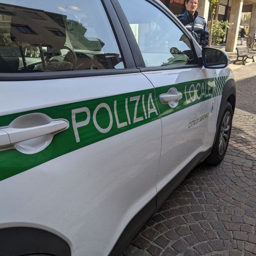 Saronno, fratellini di 7 e 11 anni a casa della zia da soli. Denunciata la mamma
