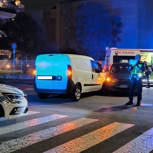 Un altro incidente vicino a via Ferrini: soccorse due donne