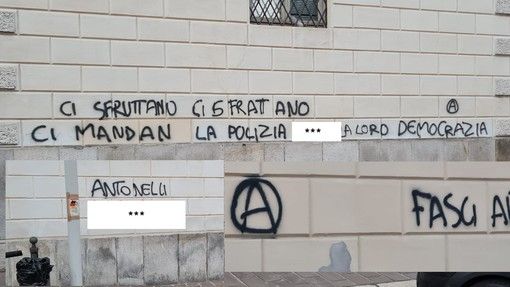 Scritte contro sindaco e forze dell'ordine sui muri del municipio di Busto: avviso orale per la minorenne, foglio di via per il maggiorenne