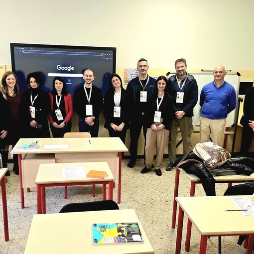 Studenti a lezione con gli imprenditori varesini. «All’inizio non pensate solo allo stipendio, viaggiate per crescere»