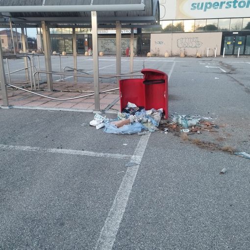 Busto, dopo la denuncia degli abitanti chiuso il varco dell'ex centro commerciale