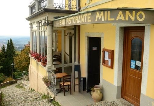 Sotto in gallery l'annuncio della riapertura del Ristorante Milano