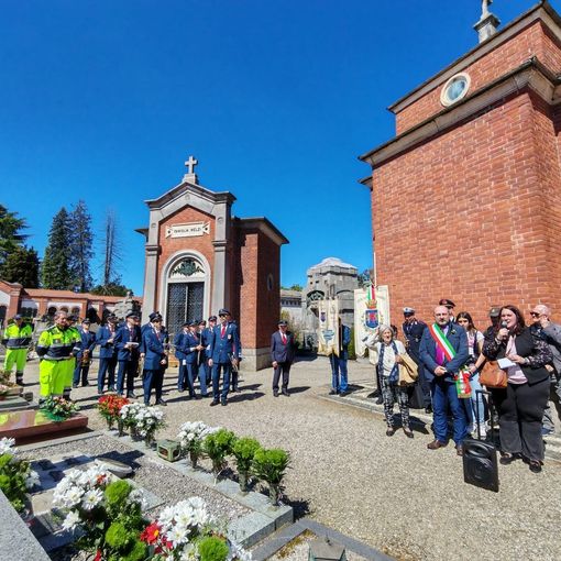 Il 25 Aprile di Somma Lombardo: nella sobrietà, le rose che le madri di Plaza de Mayo diedero al papa