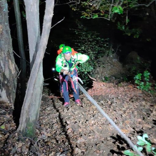 Marzio, donna dispersa ritrovata dal Soccorso alpino in un canale: è in ipotermia ma viva