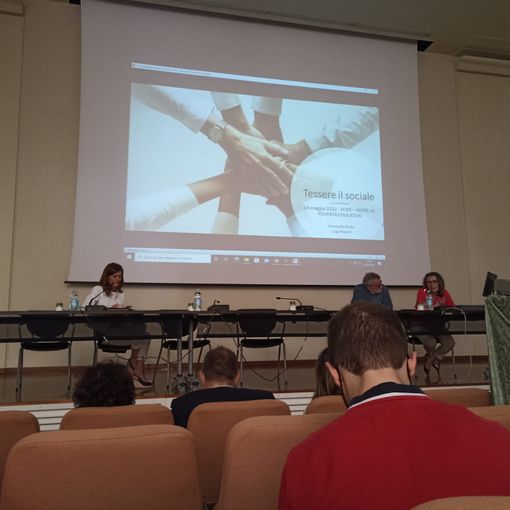 Studenti dipendenti da smartphone e web: la pandemia ha accentuato il problema