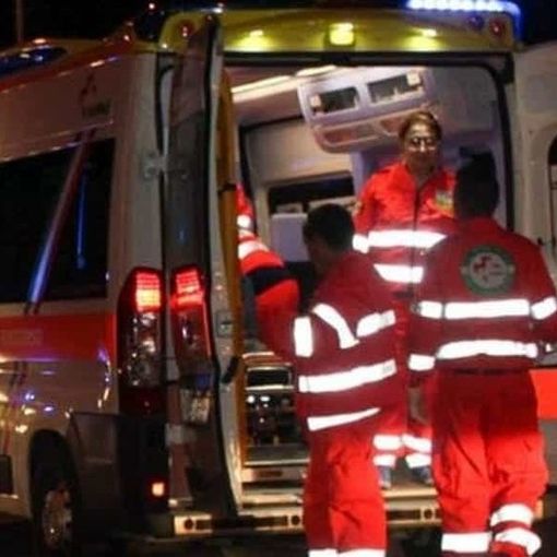 Schianto nella notte sulla statale del Sempione, soccorsi quattro giovani