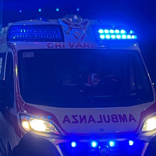 Scontro nella notte tra due auto: cinque giovani feriti a Solbiate Olona