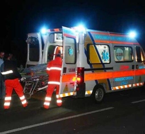 Scontro nella notte in autostrada: quattro i feriti
