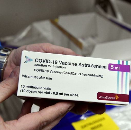 Lombardia, la Regione blocca in via cautelativa il richiamo con un vaccino diverso a tutti gli under 60 già vaccinati con una prima dose di Astrazeneca