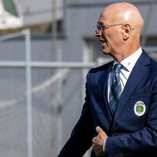 Beppe Sannino in tenuta da corsa nella sua Varese