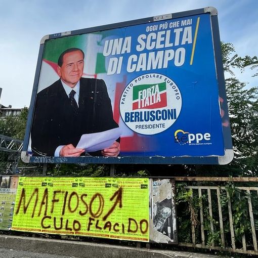 Il manifesto elettorale di Berlusconi e Forza Italia preso di mira in via Nino Bixio a Varese