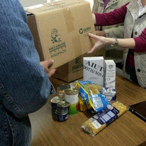 Donne, minori, immigrati, disoccupati, come cambiano le povertà in provincia di Varese: aumentata del 5% la richiesta di aiuti alimentari