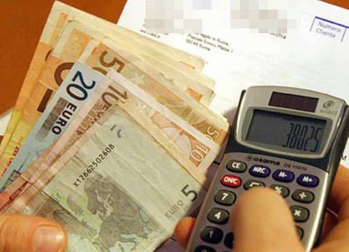 Caro energia, la previsione di Intesa Sanpaolo: «I prezzi diminuiranno nei prossimi mesi»