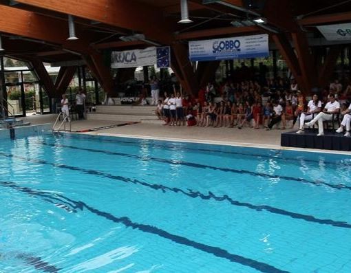 Anche la Felsa Cisl dei Laghi in piazza a Roma con gli ex collaboratori della piscina Manara di Busto