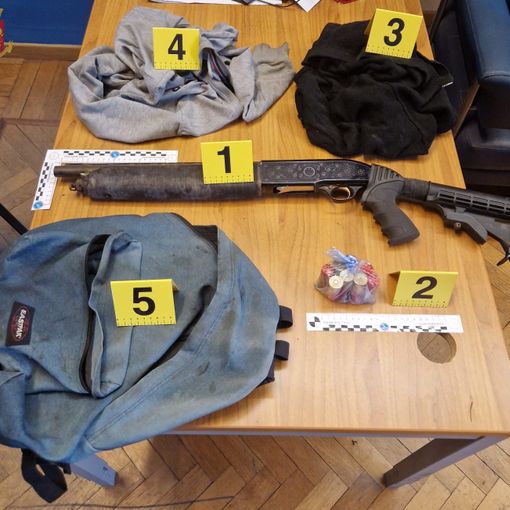 Il materiale sequestrato dalla polizia di Stato del commissariato di Busto
