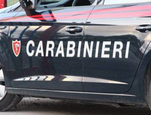 Gli spruzza spray al peperoncino negli occhi e gli ruba il cellulare: 19enne rapinato alla stazione di Saronno