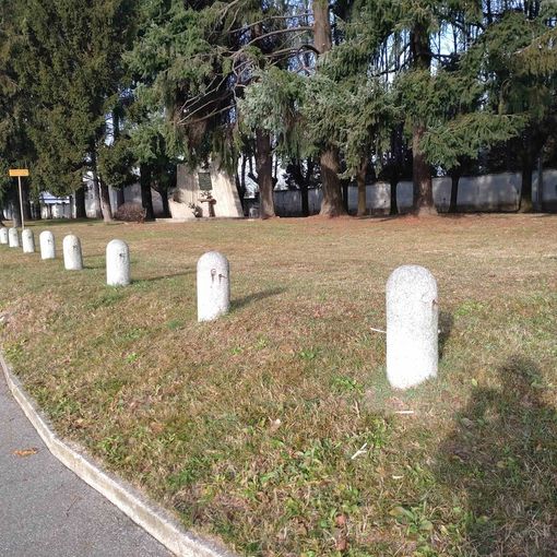 I ladri oltraggiano la memoria dei Caduti al cimitero di Cardano al Campo