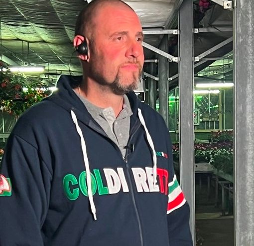 Carlo Cremona durante il collegamento in diretta da Venegono Inferiore