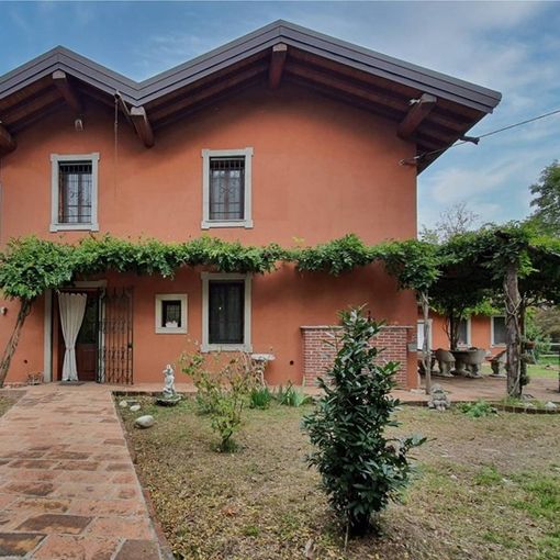 Il casolare di Gambolò dov'è stato girato Il Ragazzo di Campagna è in vendita (foto da Immobiliare.it)