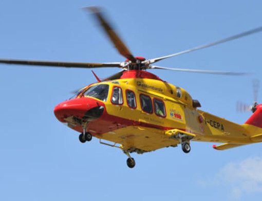 Operaio cade dal ponteggio, 53enne in ospedale con l'elisoccorso