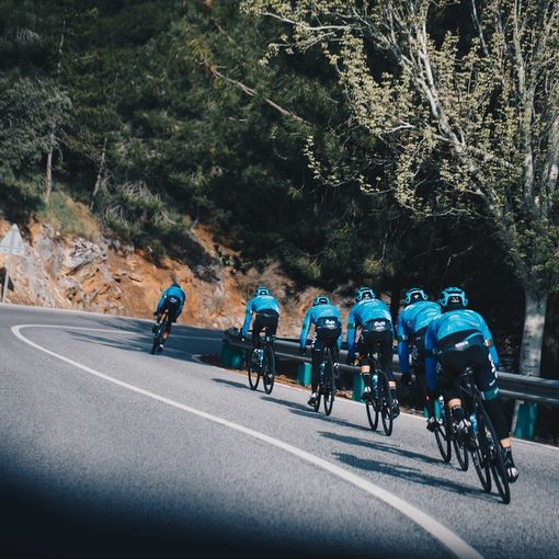 «C'è il sogno di un bambino nel nostro Giro d'Italia». Ivan Basso lancia la Eolo-Kometa ed Edward Ravasi al via della corsa rosa