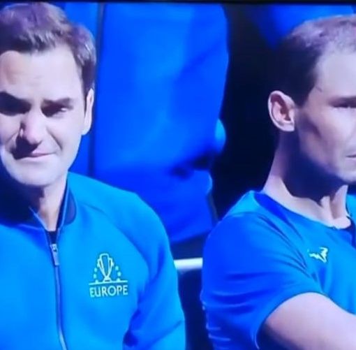 Le lacrime di Federer, di Nadal e dello sport per l'ultima partita del re del tennis