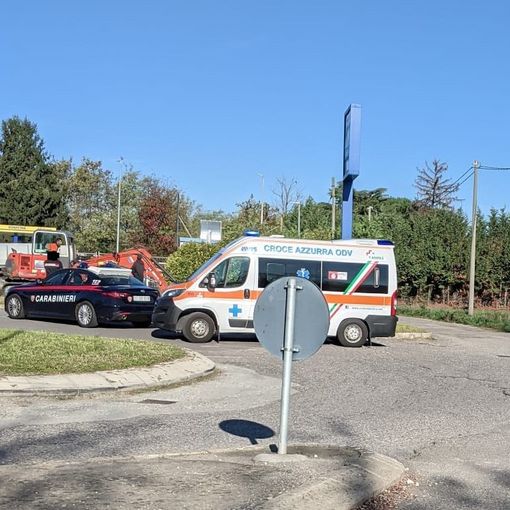 I soccorritori sul luogo del rinvenimento del giovane ferito (foto da ilSaronno.it)