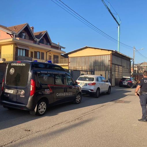 Vanzaghello, è omicidio-suicidio. La testimone: «Ho visto quella donna gettarsi dal balcone»