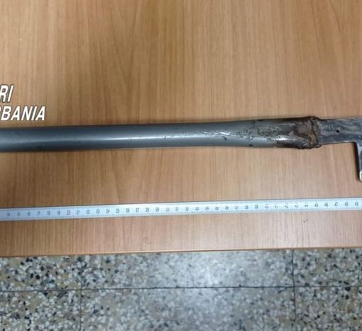 Verbania: ferisce il vicino con una mannaia artigianale, settantenne denunciato