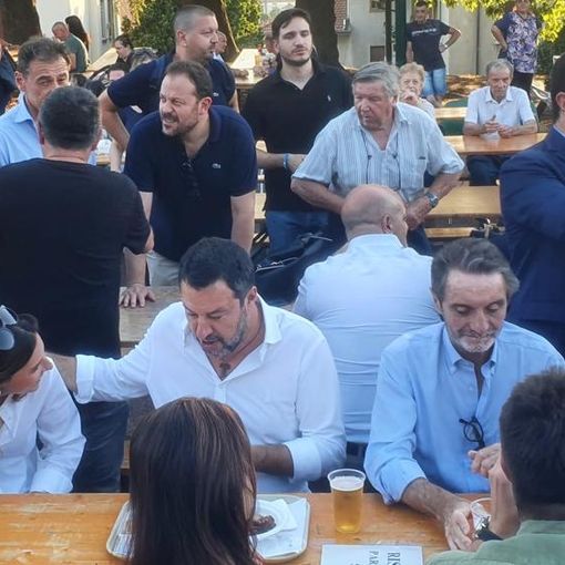 VIDEO. Salvini a Caronno Varesino saluta sindaci e militanti