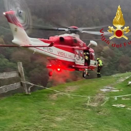 Cadavere trovato sui monti tra Comasco e Canton Ticino: in volo anche l'elicottero dei vigili del fuoco di Malpensa