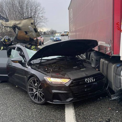 Le immagini dell'incidente in autostrada