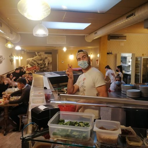 Lunedì in giallo e Varese si riaccende: ristoranti aperti a pranzo e colazioni al bar finalmente seduti