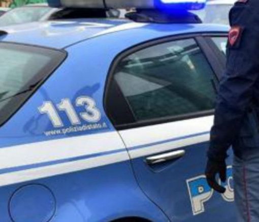 Si aggira tra le auto davanti alla stazione delle Nord di Busto e viene scambiato per ladro: fermato con la droga