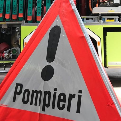 Auto distrutta dalle fiamme in autostrada in Canton Ticino: attimi di paura e pesanti disagi al traffico