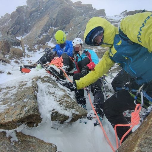 Alpinisti bloccati a oltre quattromila metri sul Monte Rosa: salvati dal Soccorso Alpino