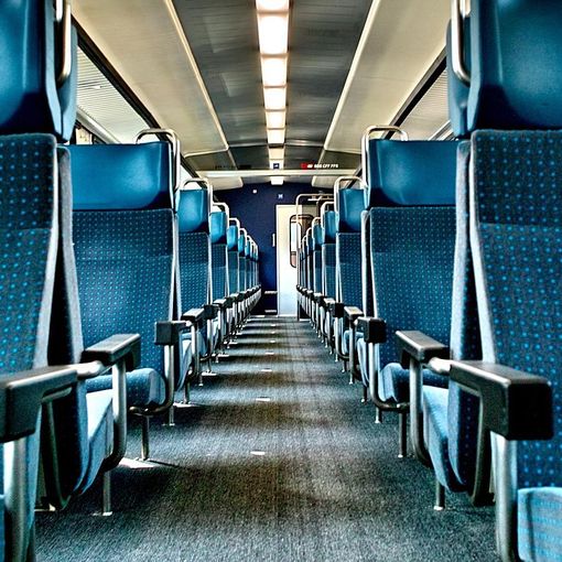 Caldè, vandalismi alle Fornaci e caos in paese: molestate anche alcune ragazzine sul treno