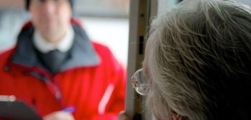 Simulano fuga di gas e derubano un anziano portandogli via i risparmi e i gioielli