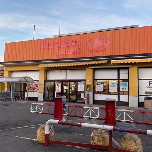 Il punto vendita Fg di viale Belforte senza più le insegne Carrefour
