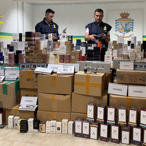 VIDEO. Vestiti, medicinali e profumi contraffatti: maxi sequestro della Guardia di Finanza di Varese. Denunciate sei persone