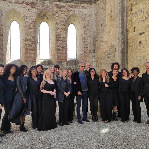 Il Solevoci Gospel Choir varesino canta al fianco di Andrea Bocelli in un docufilm americano