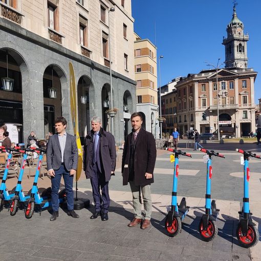 Varese e la mobilità del futuro: in città ecco i trecento monopattini Dott a flusso libero