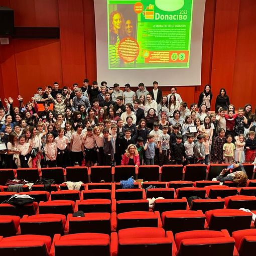 5mila chili di cibo donati ai bisognosi. La lezione di generosità degli alunni di Busto